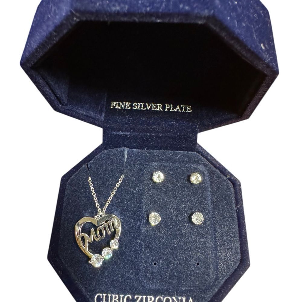 Silver plate Mom Heart Necklace and Earring Set